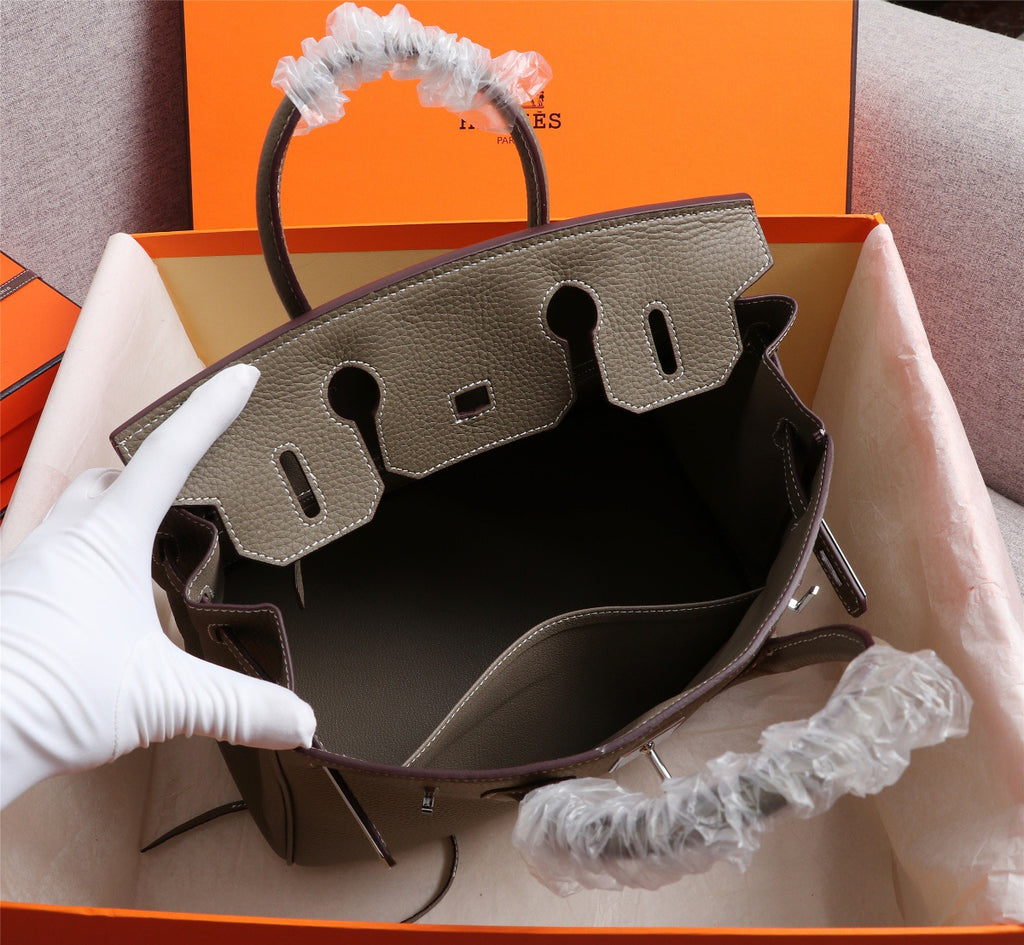 Elegant Togo-Textured Leather Handbag – Premium Craftsmanship