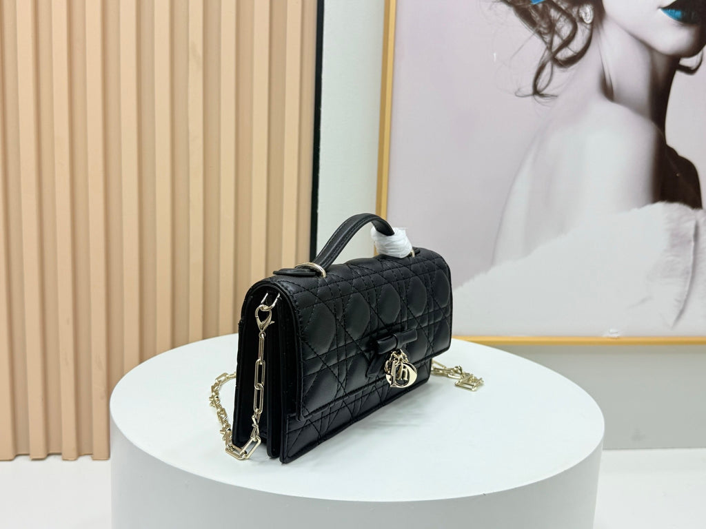 D Bow Top Handle Crossbody Bag