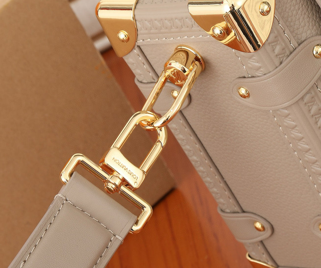 Side Trunk Medium Handbag (Premium Quality)