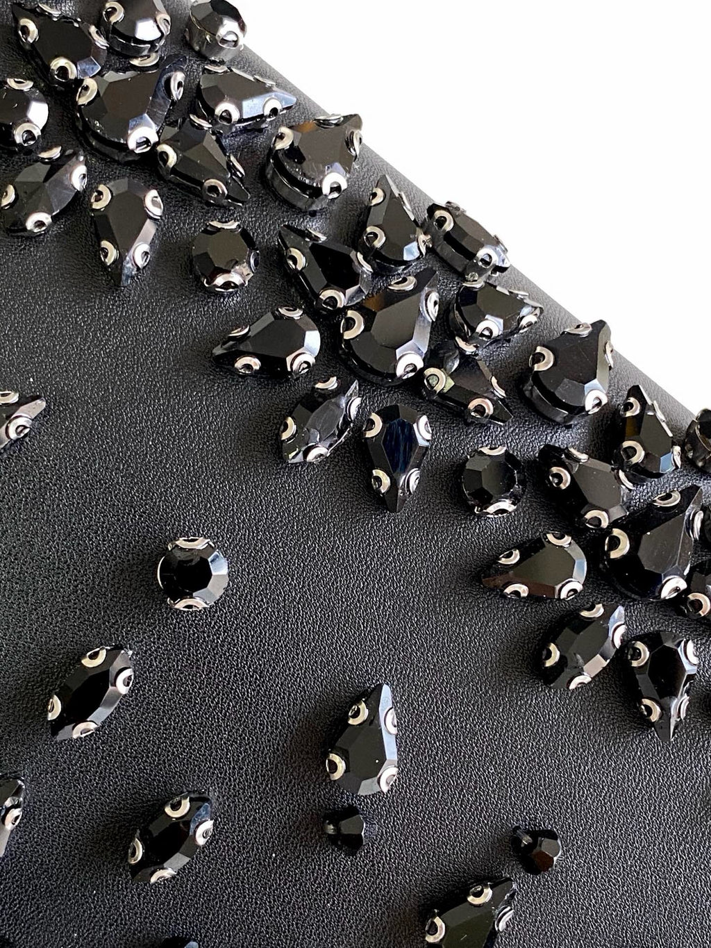 V-SLING Handcrafted Pompom Bag | 9911 MTX