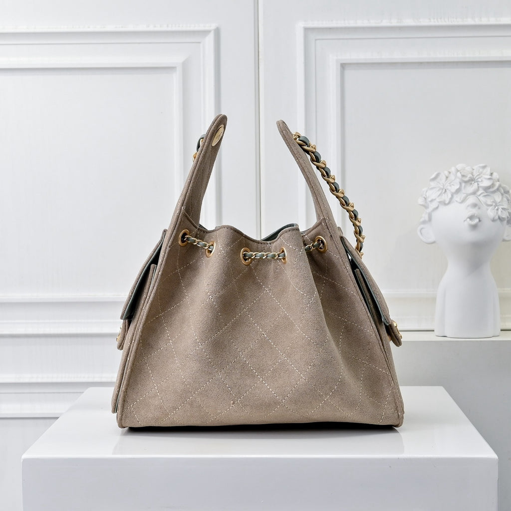 Quilted Hobo Bucket Bag — Vintage Black &amp; Gold