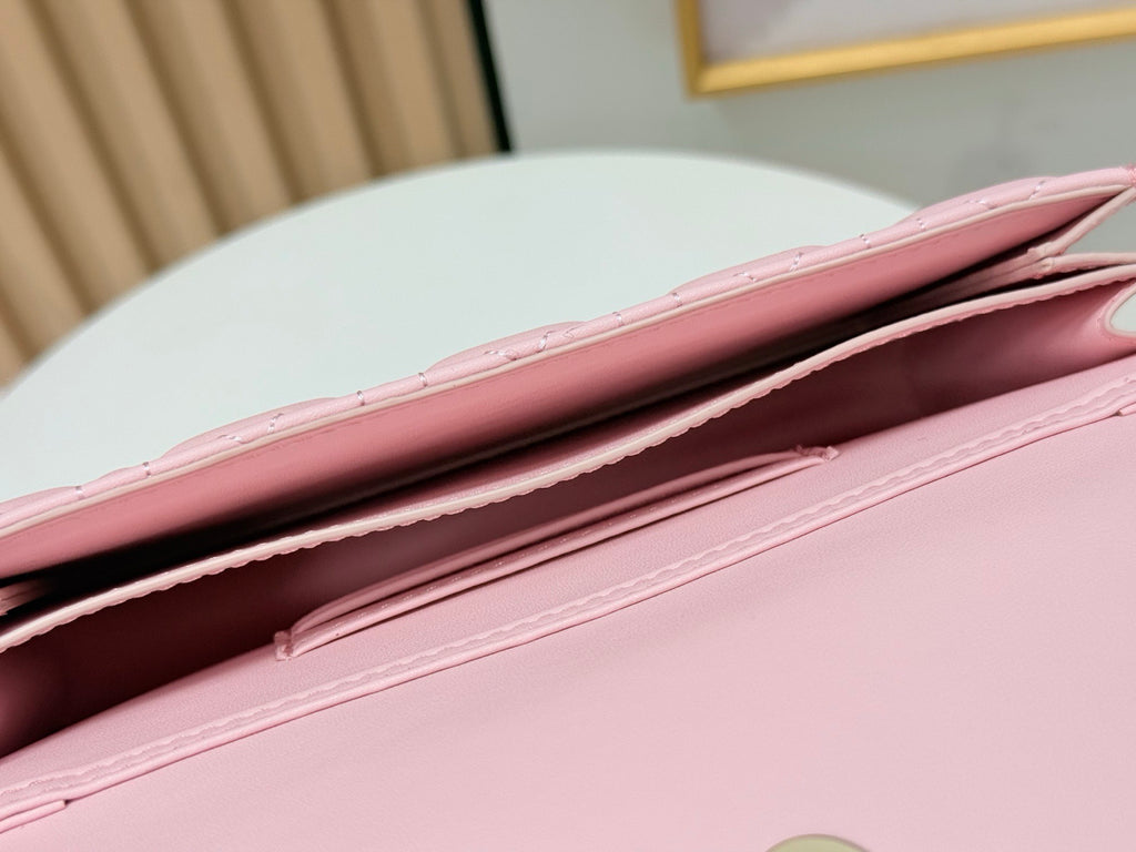 D Bow Top Handle Crossbody Bag