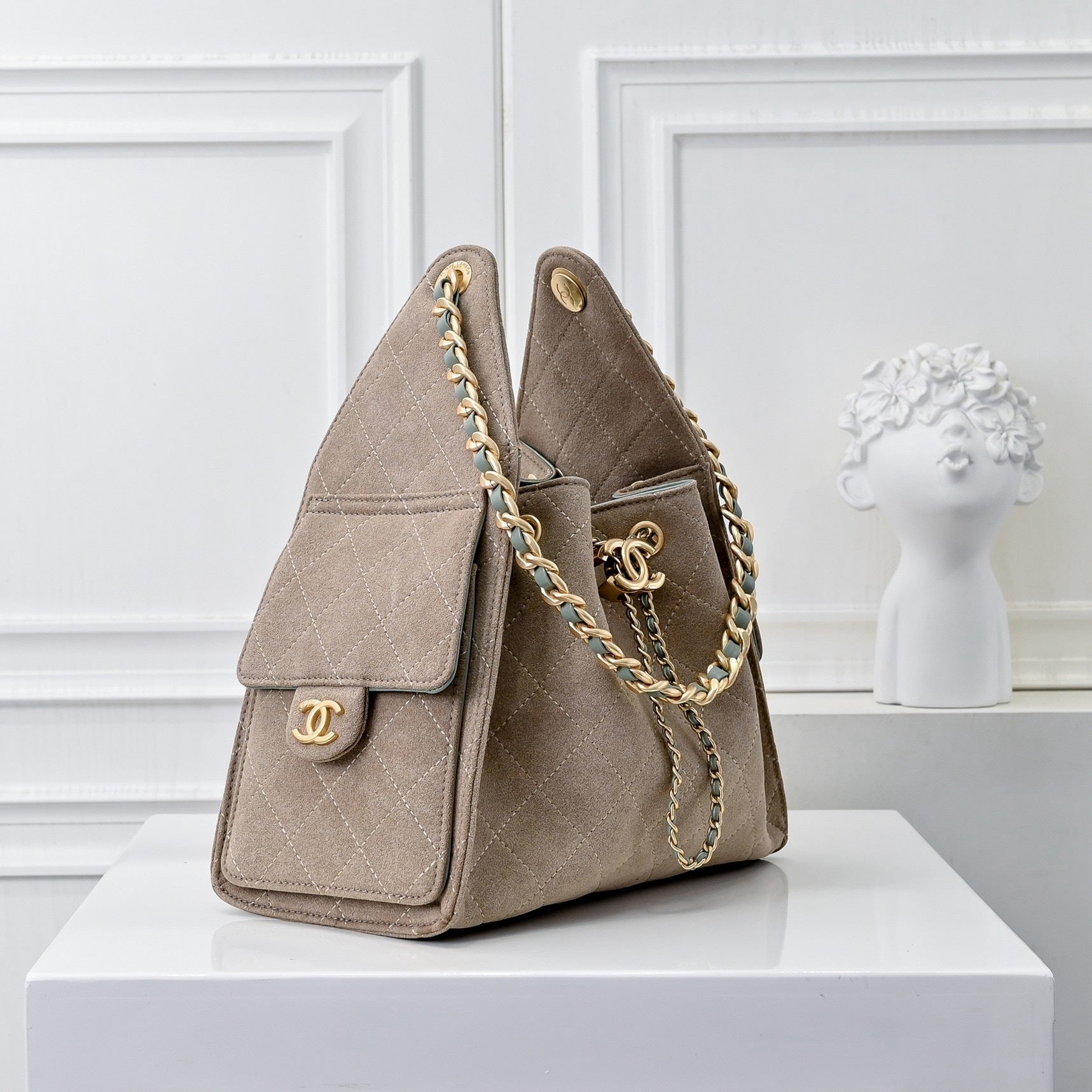Quilted Hobo Bucket Bag — Vintage Black &amp; Gold