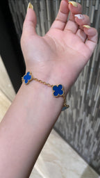 VC-Shaped Carnelian Five-Petal Bracelet