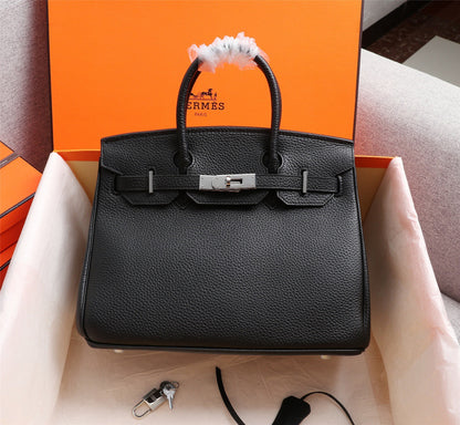 Elegant Togo-Textured Leather Handbag – Premium Craftsmanship