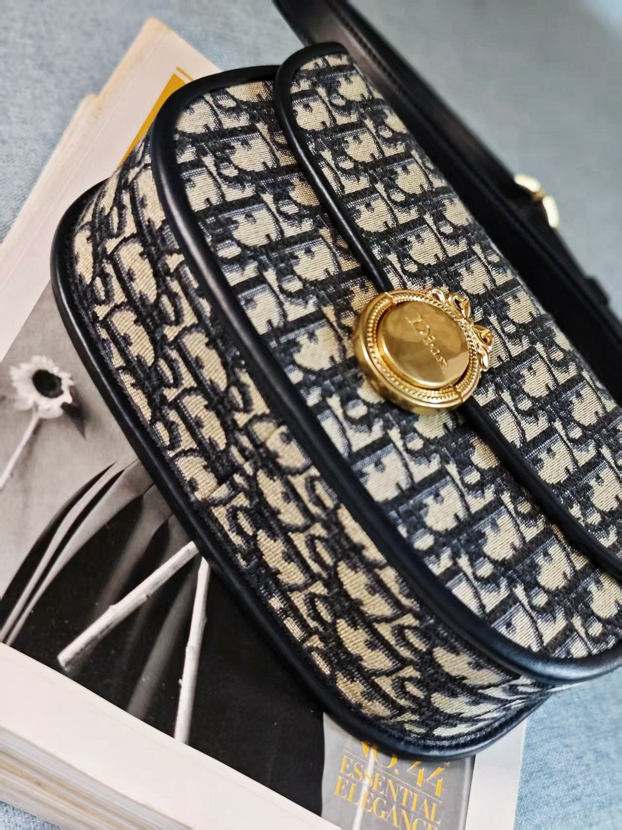 Médaillon Flap Bag — Medium | Premium Quality