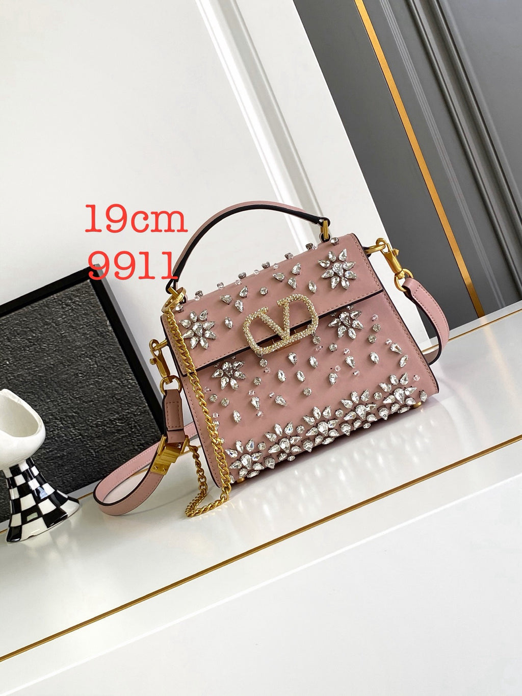 V-SLING Handcrafted Pompom Bag | 9911 MTX