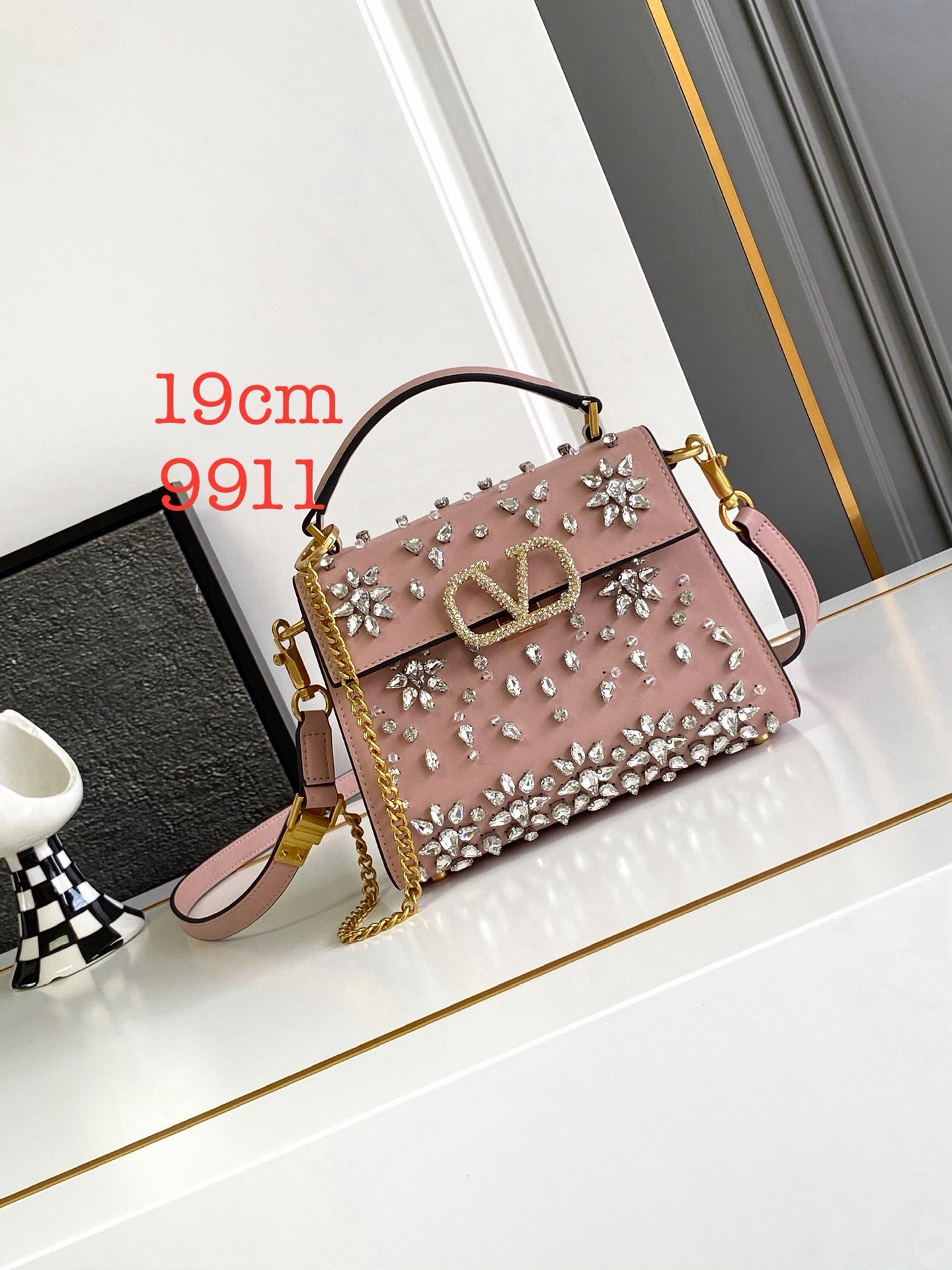 V-SLING Handcrafted Pompom Bag | 9911 MTX