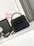 V-SLING Handcrafted Pompom Bag | 9911 MTX
