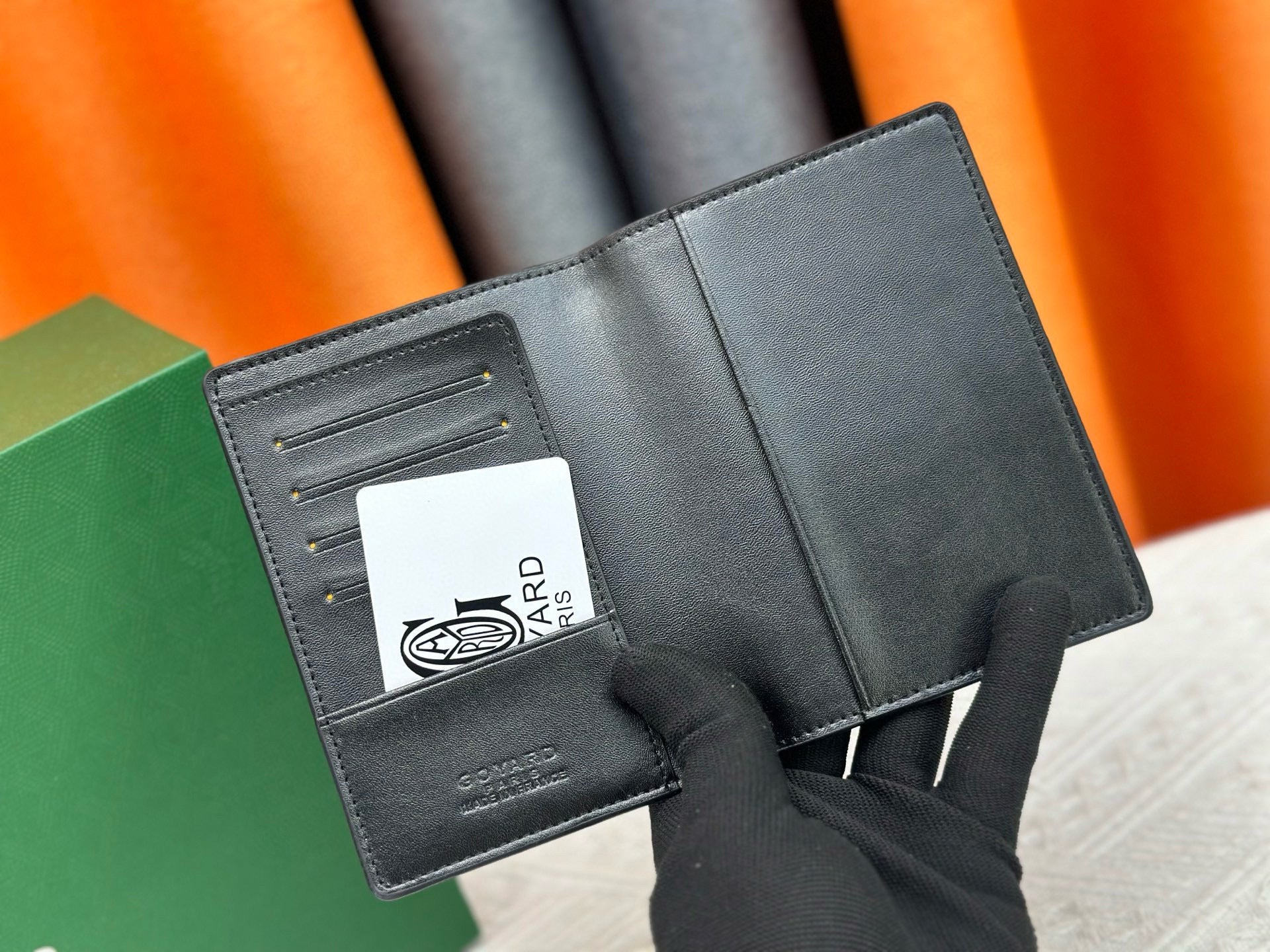 Premium Passport Holder – Timeless Travel Companion