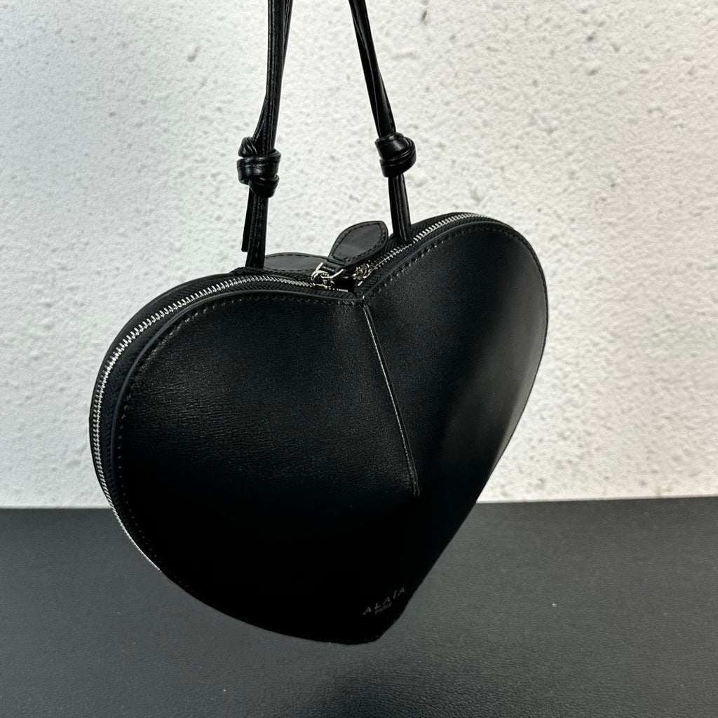Heart-Shaped Crossbody Bag – Elegant &amp; Practical Statement Piece