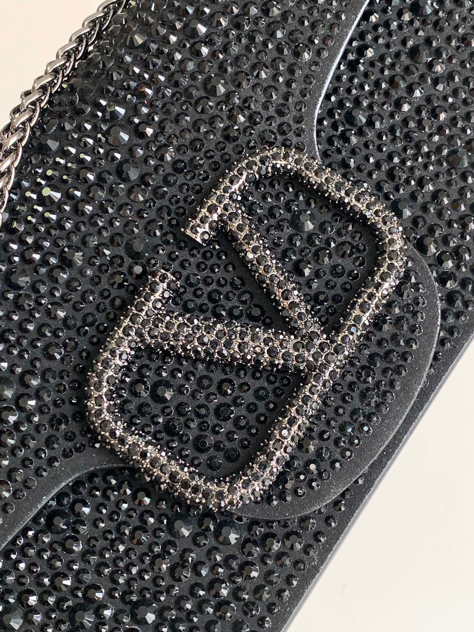 💎 V Signature Locò Crystal Mini Bag