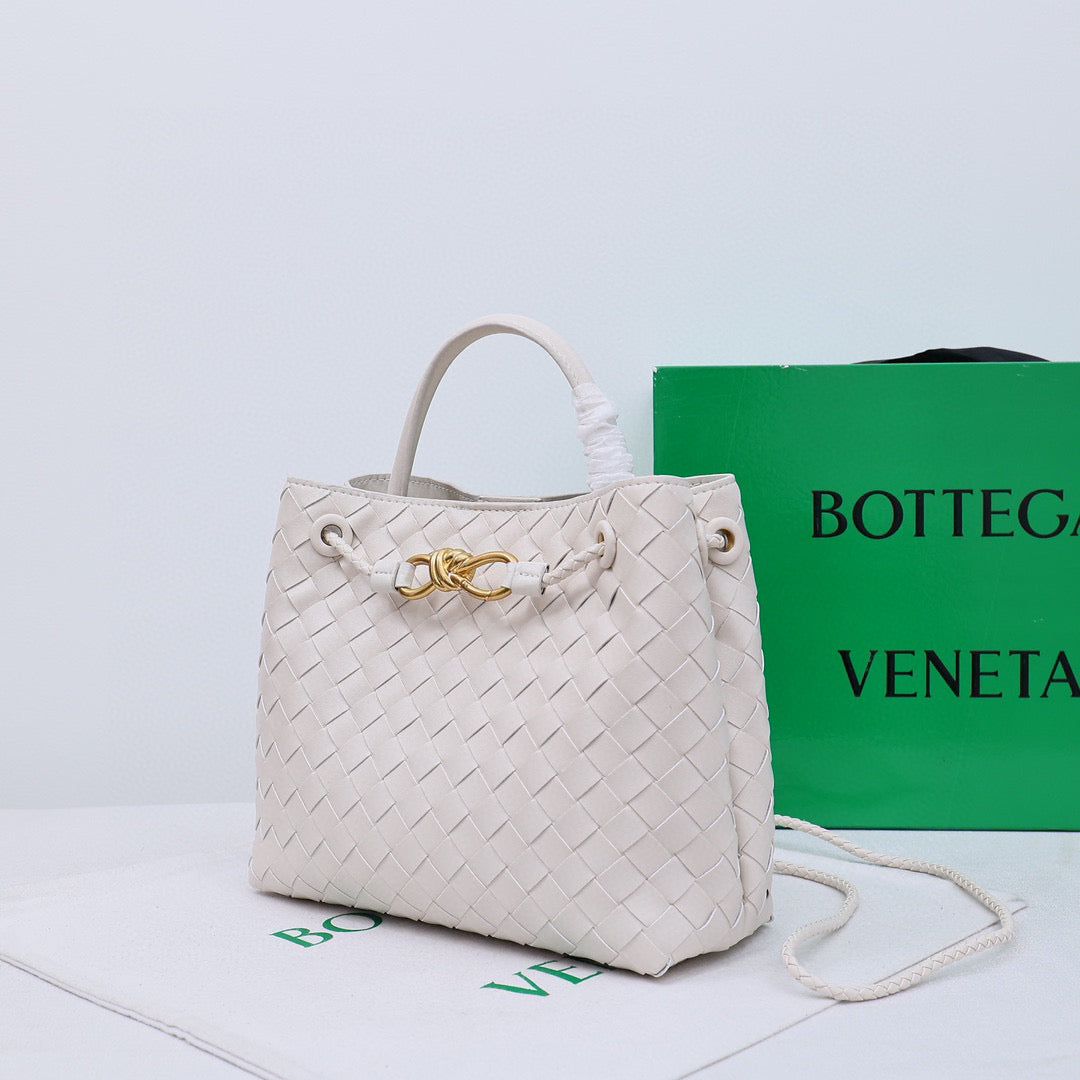 Timeless Elegance: Introducing B**V And*iamo Handbag