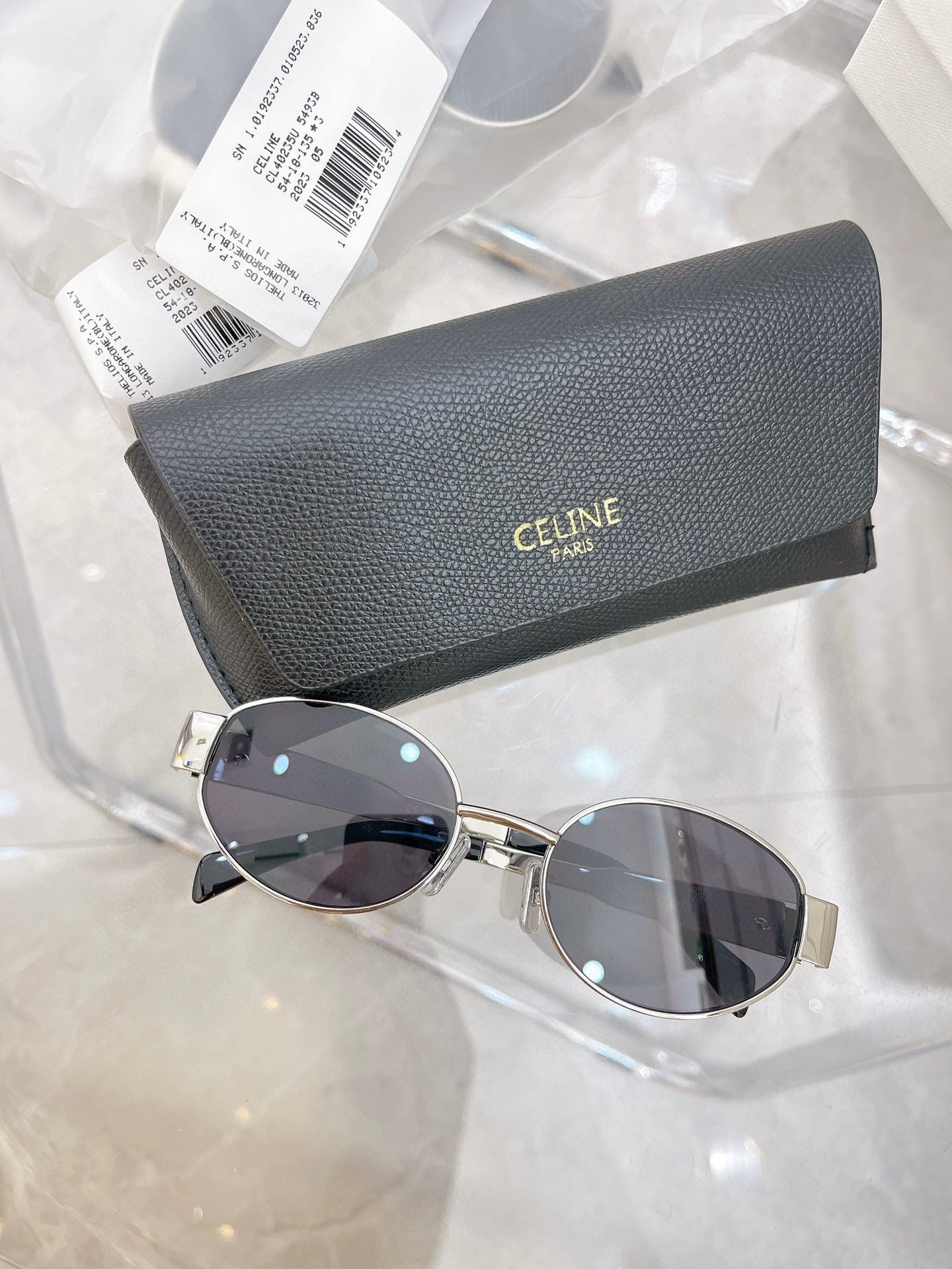Stylish Sunglasses – Model CL40235U 🕶️