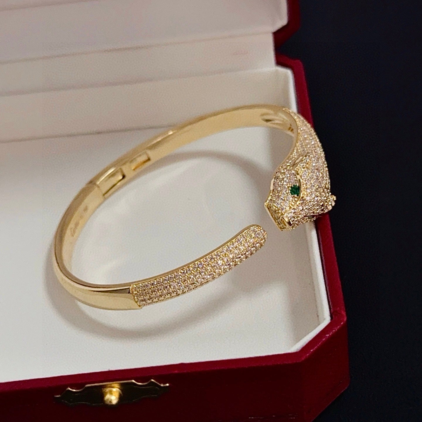 Panther Head Bangle | Diamond Setting | V Gold |