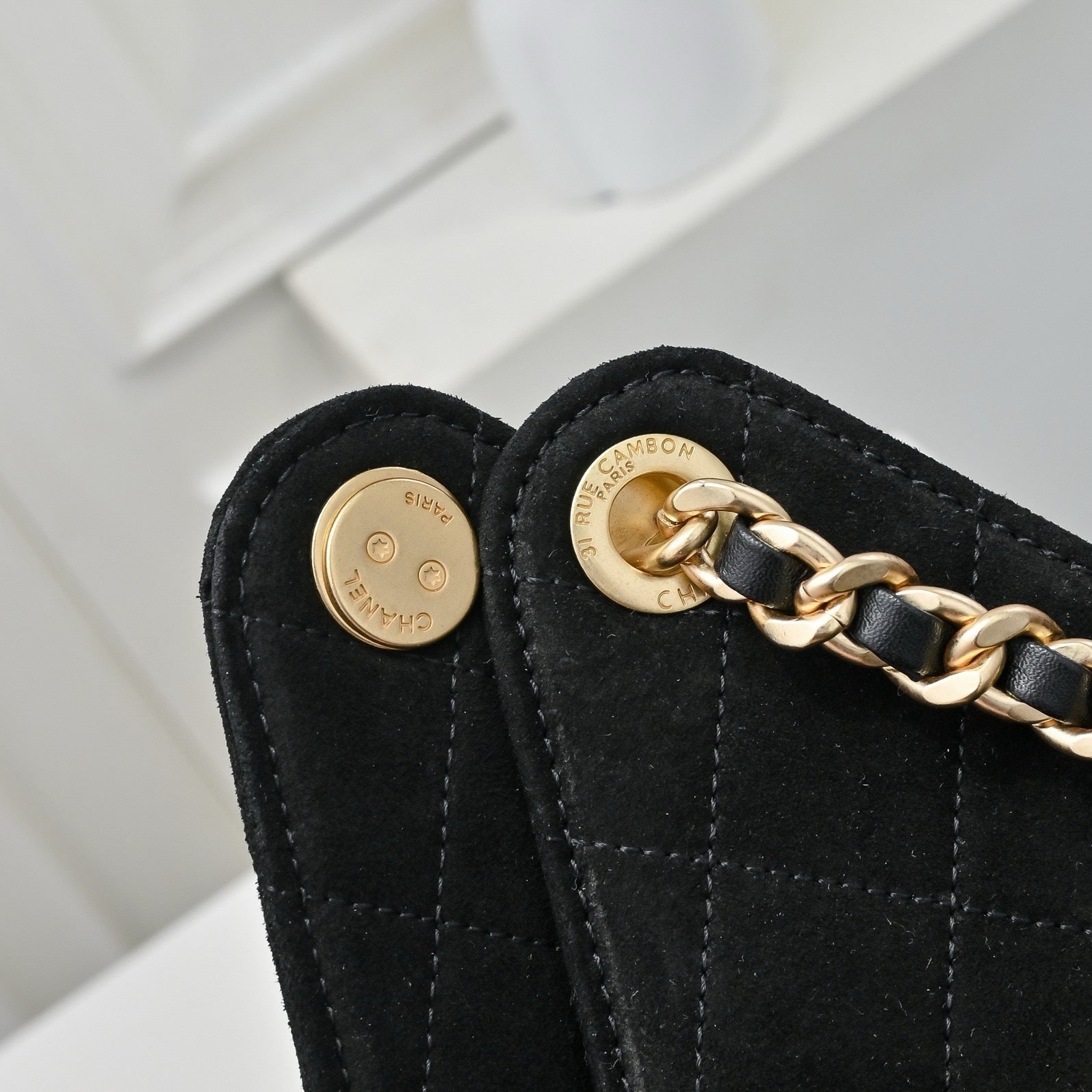 Quilted Hobo Bucket Bag — Vintage Black &amp; Gold