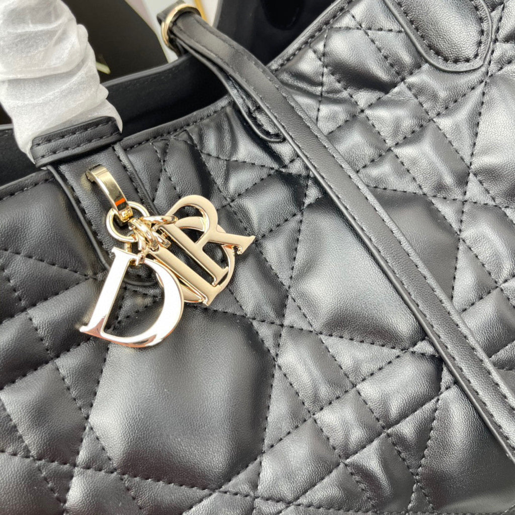 D Travel in Style with the Toujours Bag