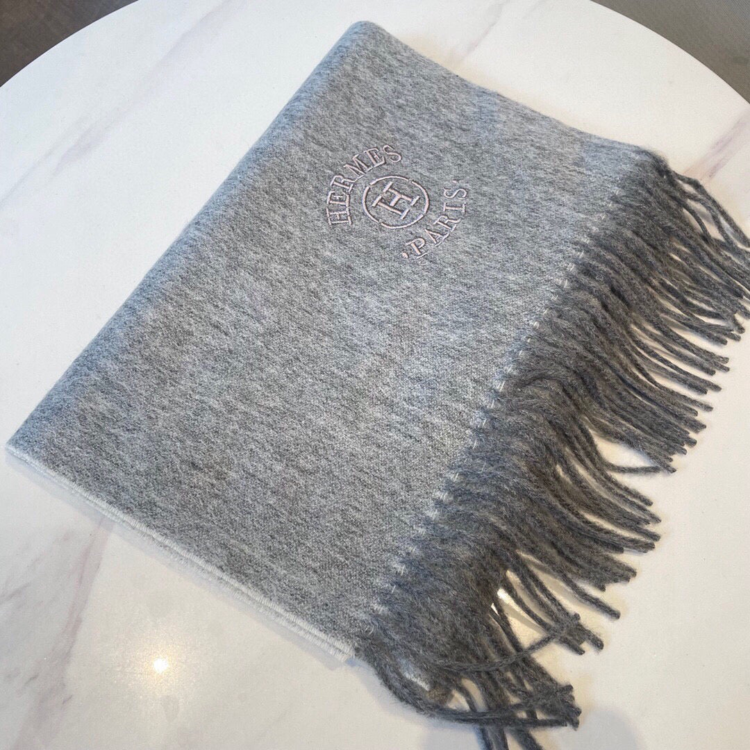 H*r*m*s Classic Double-Sided Scarf: Timeless Elegance in Top-Grade Cashmere