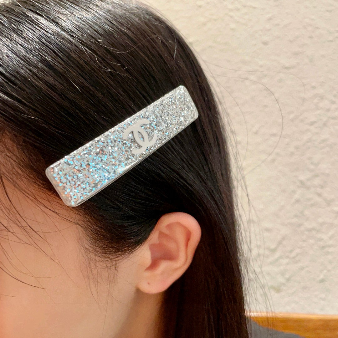 Elegant Double C Hair Clip – Timeless Accent