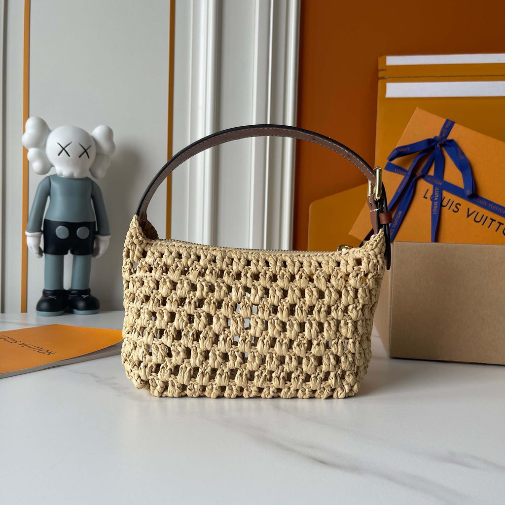 Hills Pochette — Hand-Woven Raffia Clutch Bag