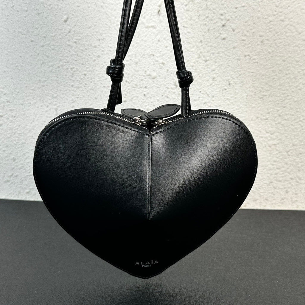 Heart-Shaped Crossbody Bag – Elegant &amp; Practical Statement Piece
