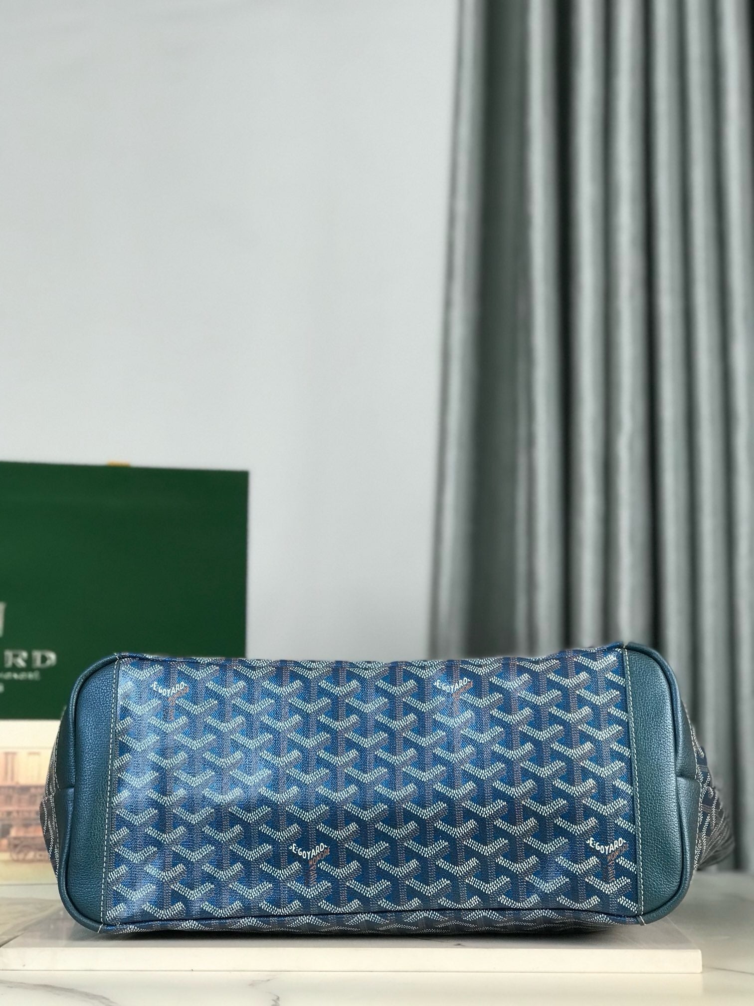 Goy Premium Zipper Tote — MM Size