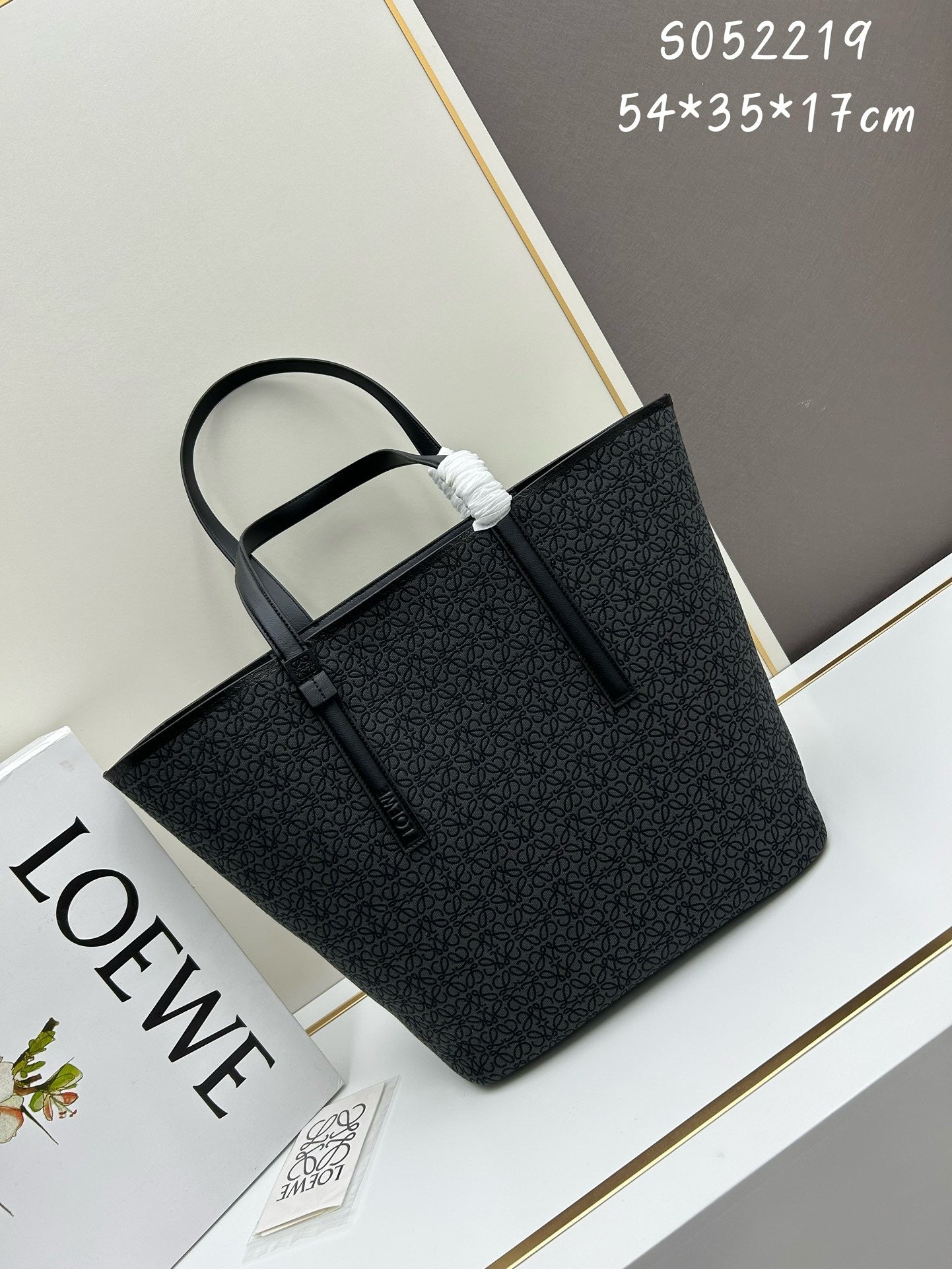 Oversized Embroidered Jacquard Tote – Everyday Carryall Bag (Premium Quality )