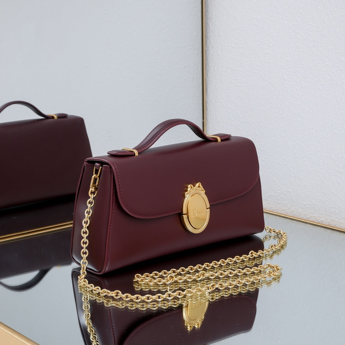 Medaillon Crossbody Bag | French Oval Design