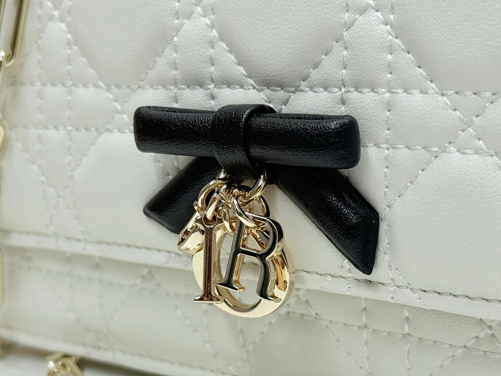 D Bow Top Handle Crossbody Bag