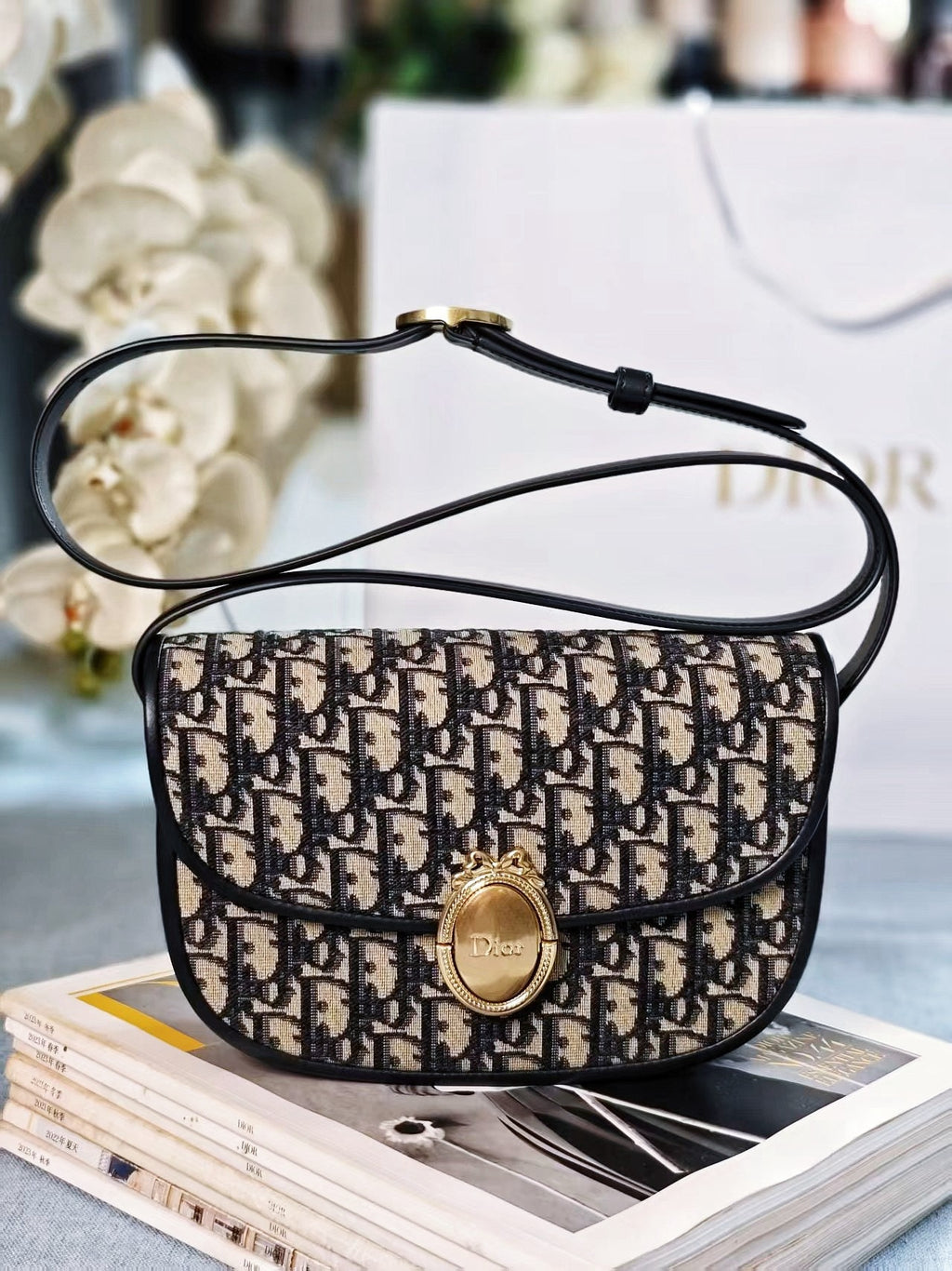 Médaillon Flap Bag — Medium | Premium Quality