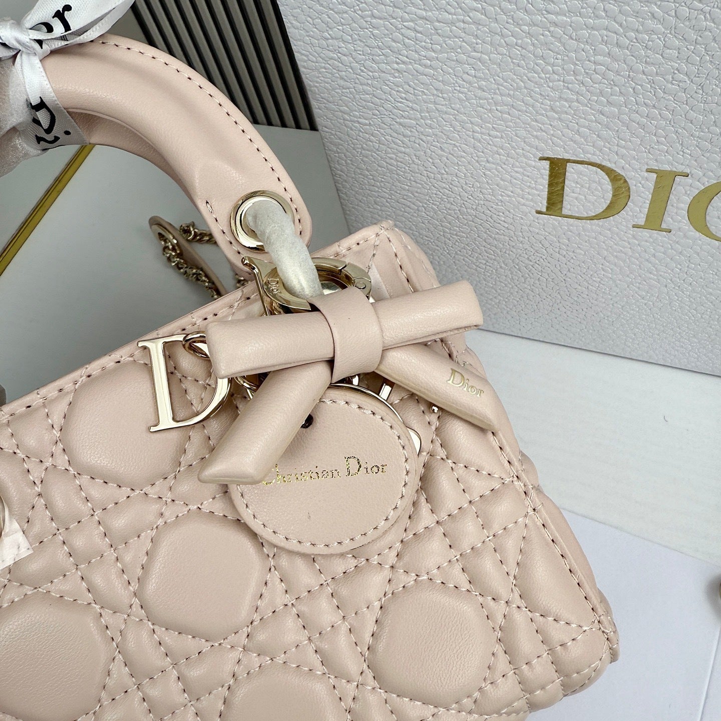 Classic Lady Bow Top-Handle Bag 26ss