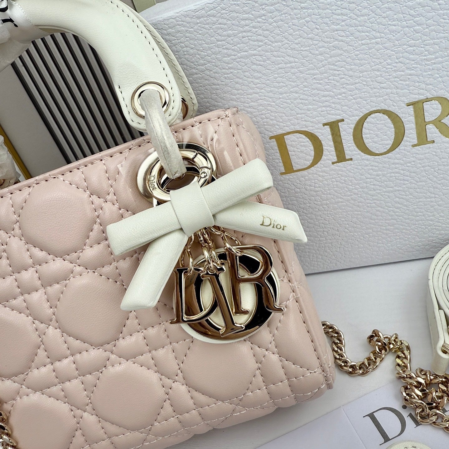 Classic Lady Bow Top-Handle Bag 26ss