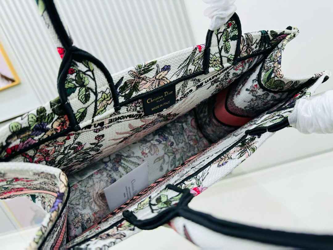 D Book Tote ( WHITE SUN)