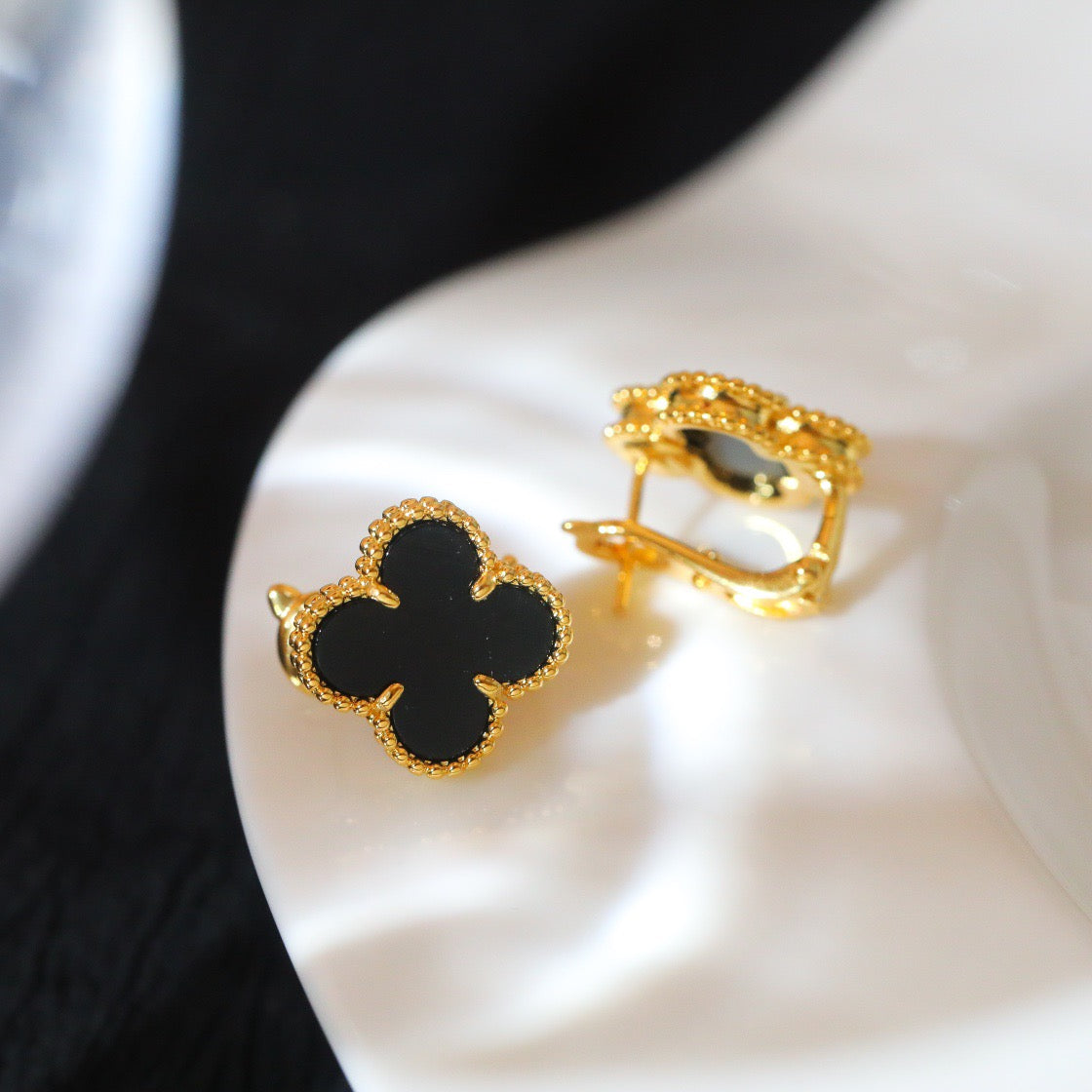 Clover Medium Stud Earrings