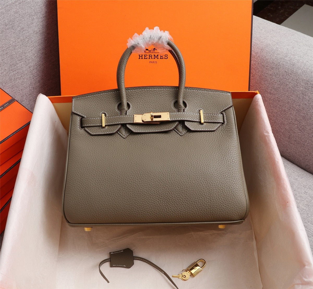 Elegant Togo-Textured Leather Handbag – Premium Craftsmanship