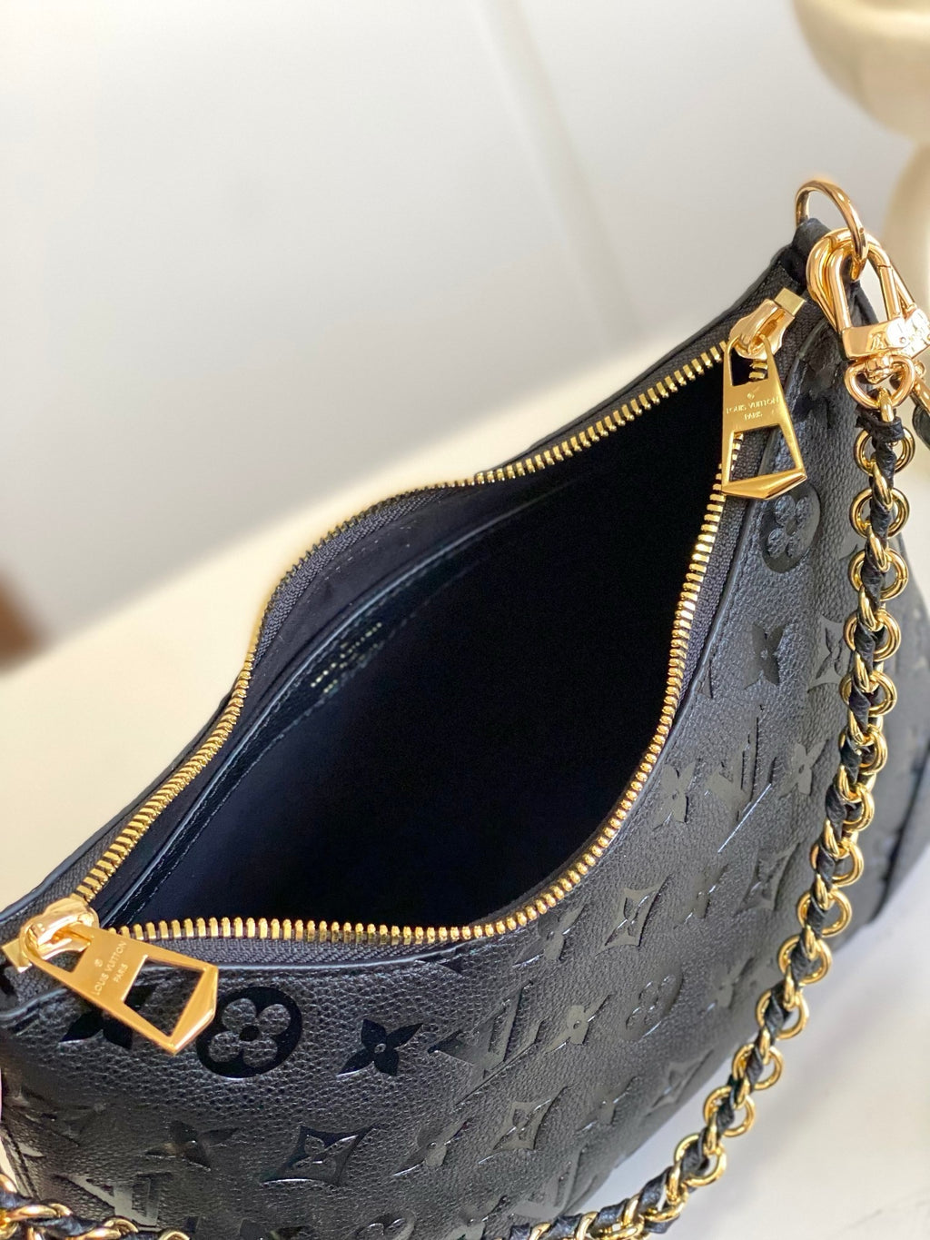 Embossed Leather Shoulder Bag (Premium Quality)