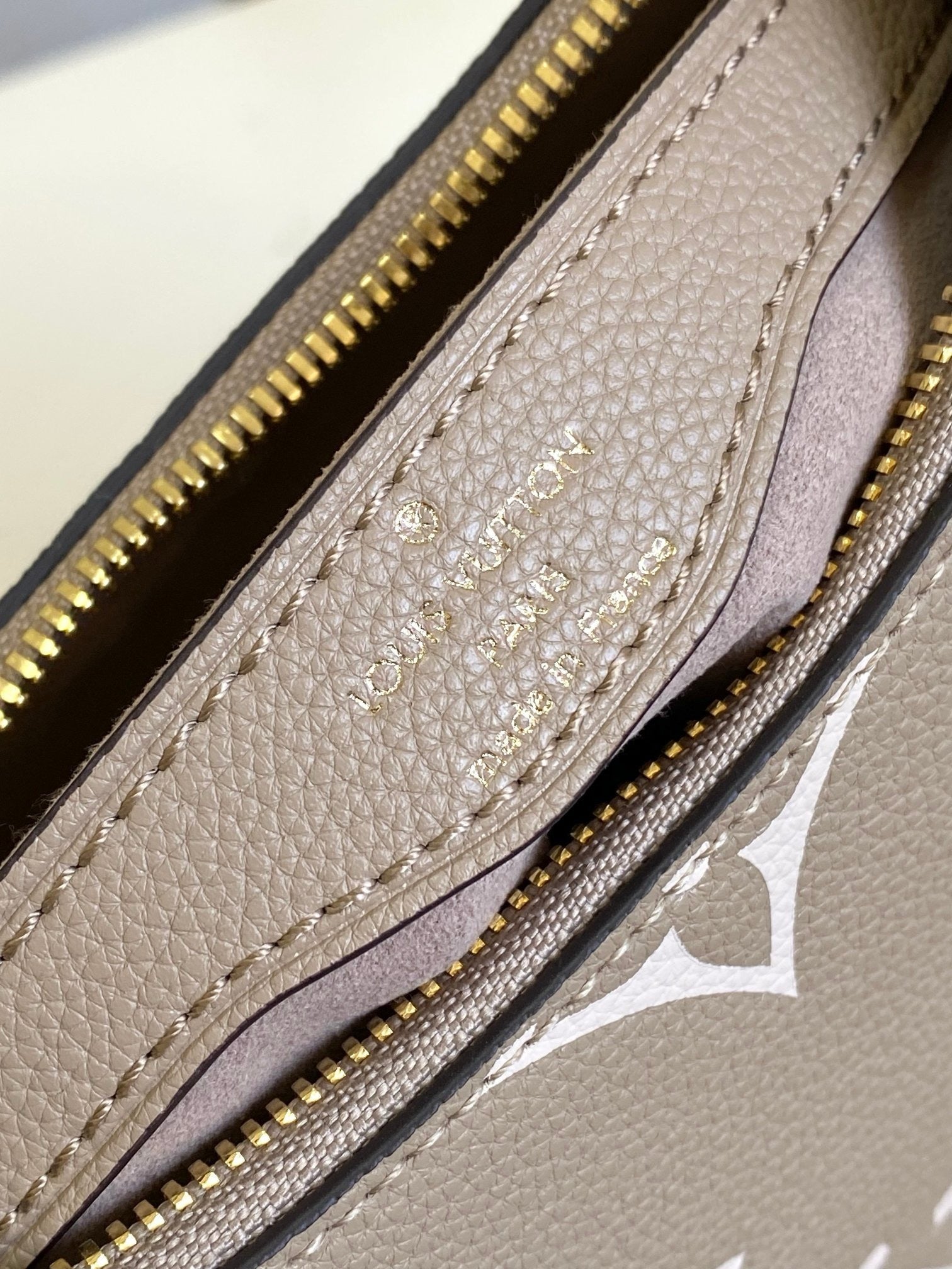 Embossed Leather Shoulder Bag (Premium Quality)