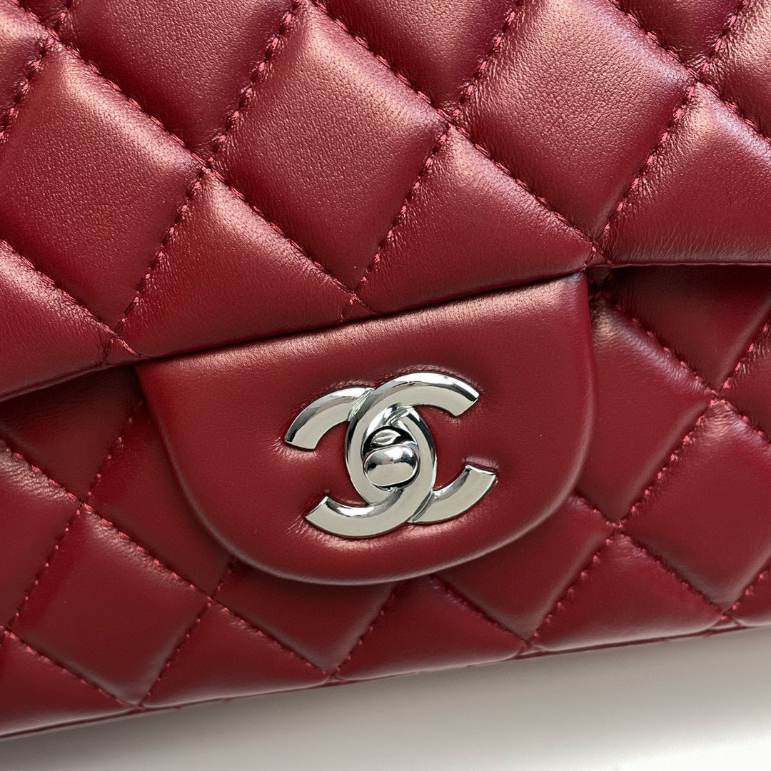 Maxi Quilted Flap Bag in Lambskin — 33cm