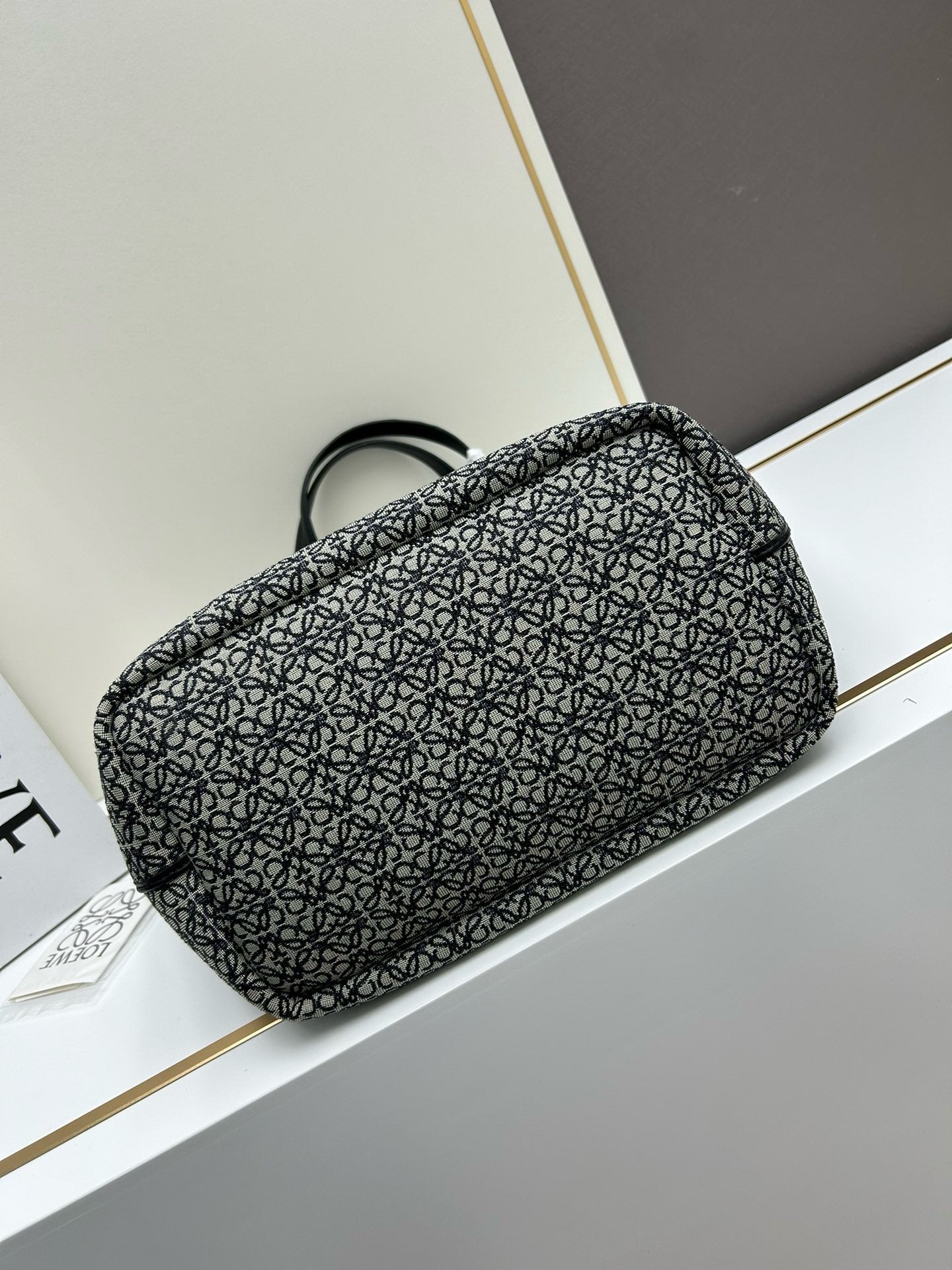 Oversized Embroidered Jacquard Tote – Everyday Carryall Bag (Premium Quality )
