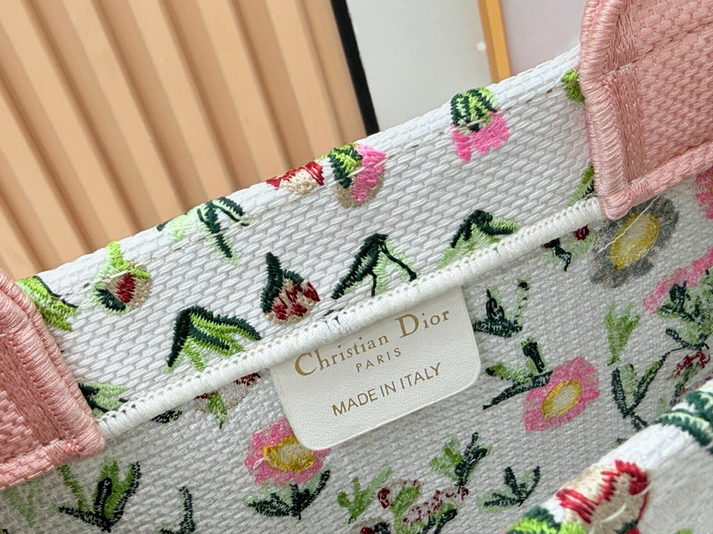 D Modern Heritage Tote Bag —Book Tote Bag