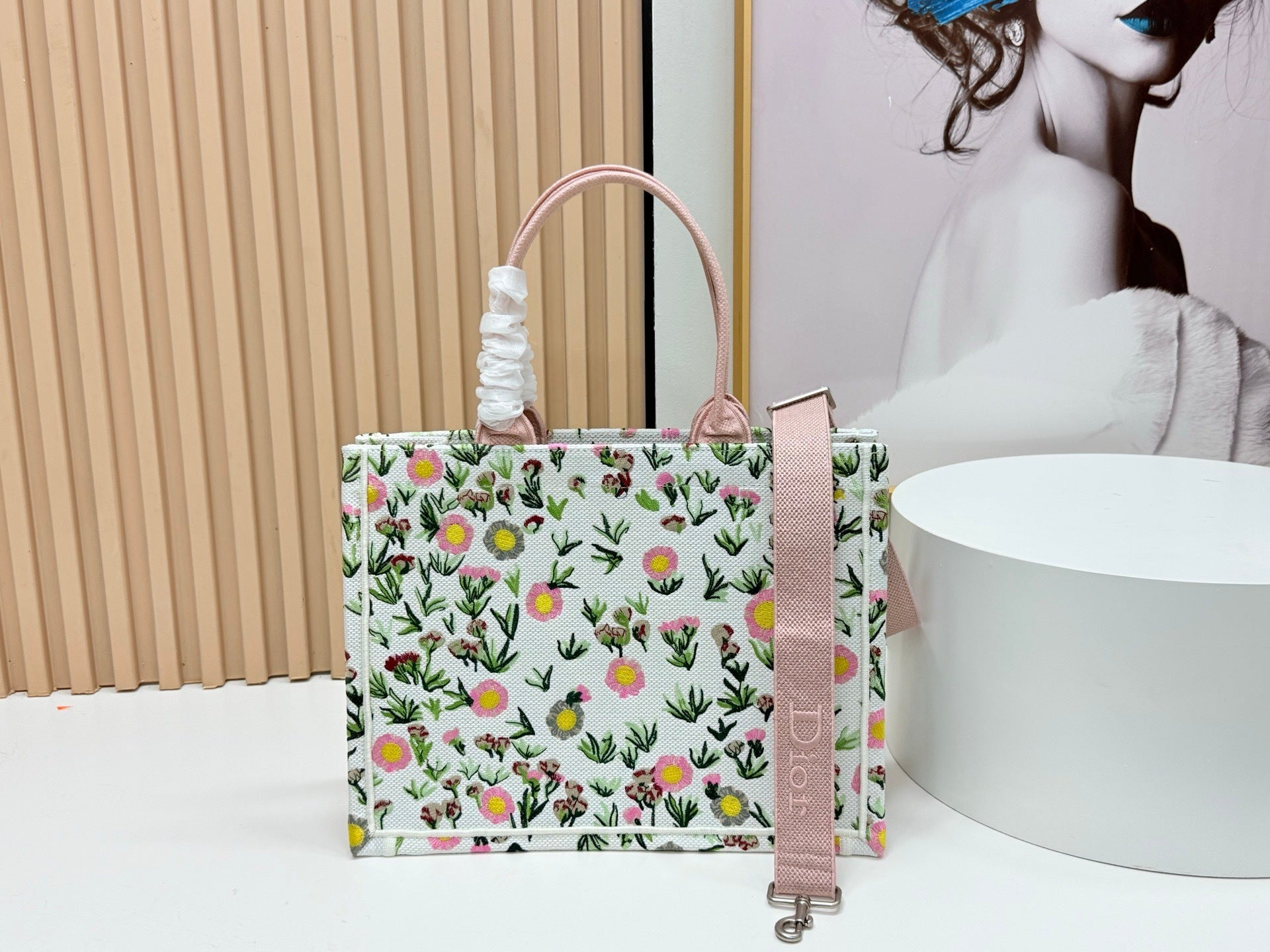 D Modern Heritage Tote Bag —Book Tote Bag