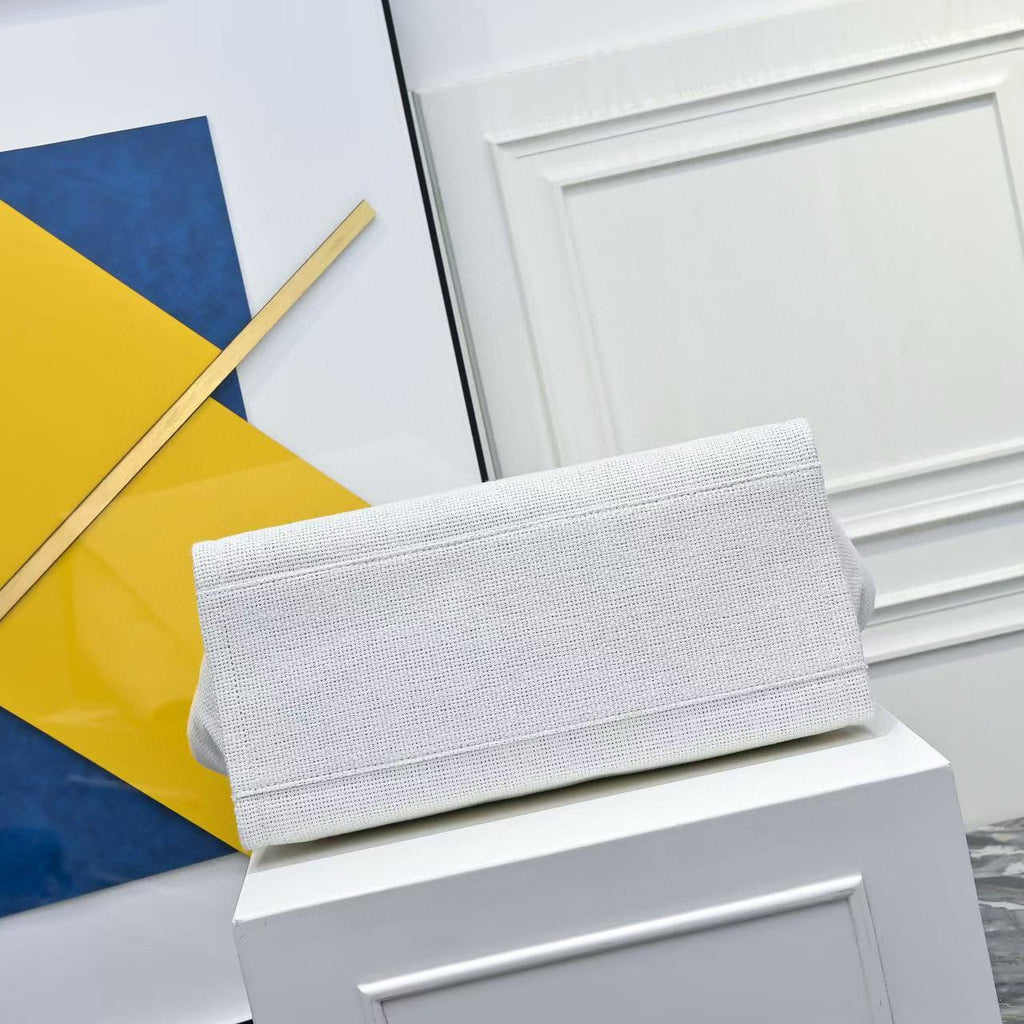 Luxury Canvas Tote (AS3257) – Limited Edition