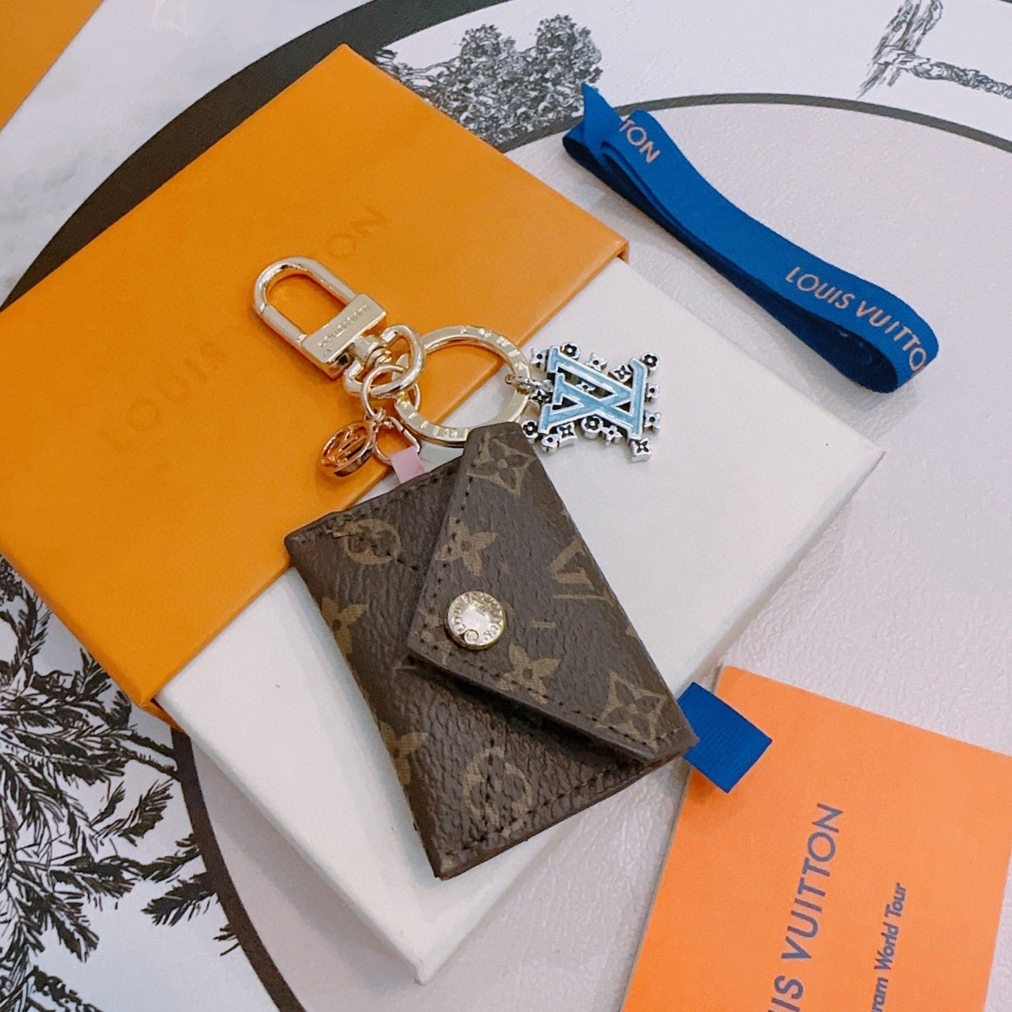 Vintage Metal Key Charm Small wallet