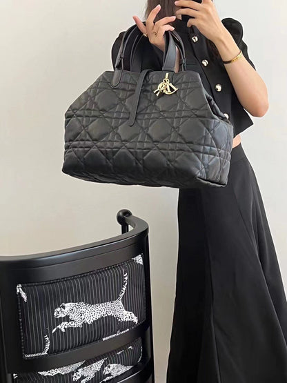 D!0R Travel in Style with the Toujours Bag