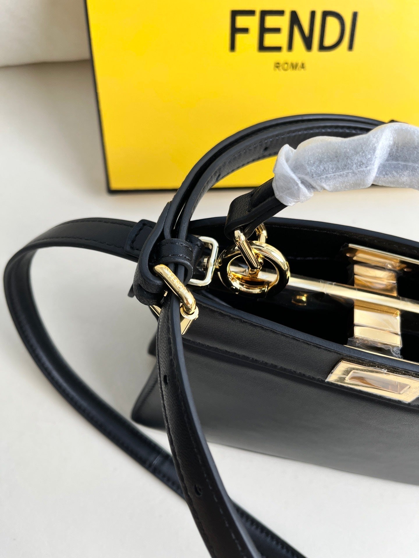 Peekaboo ISeeU Petite – Black (Petite)