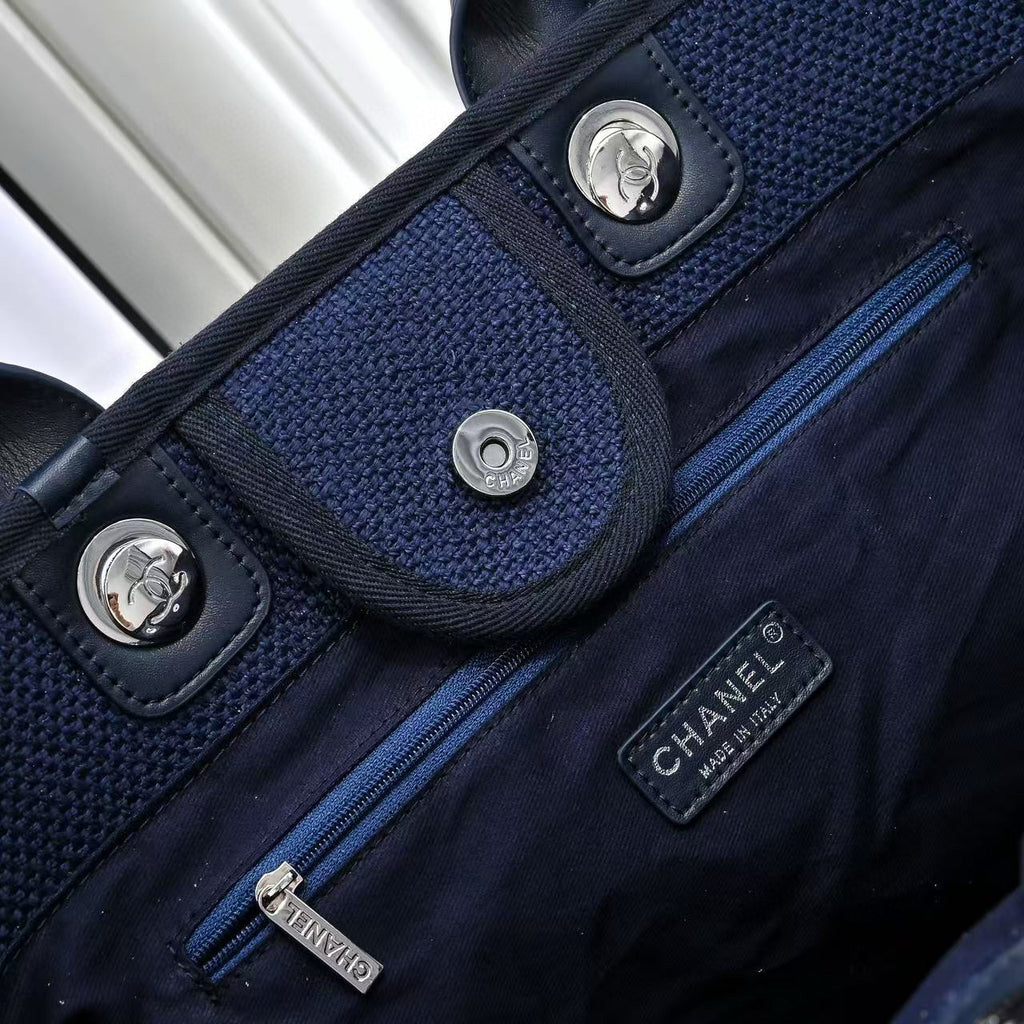 Luxury Canvas Tote (AS3257) – Limited Edition