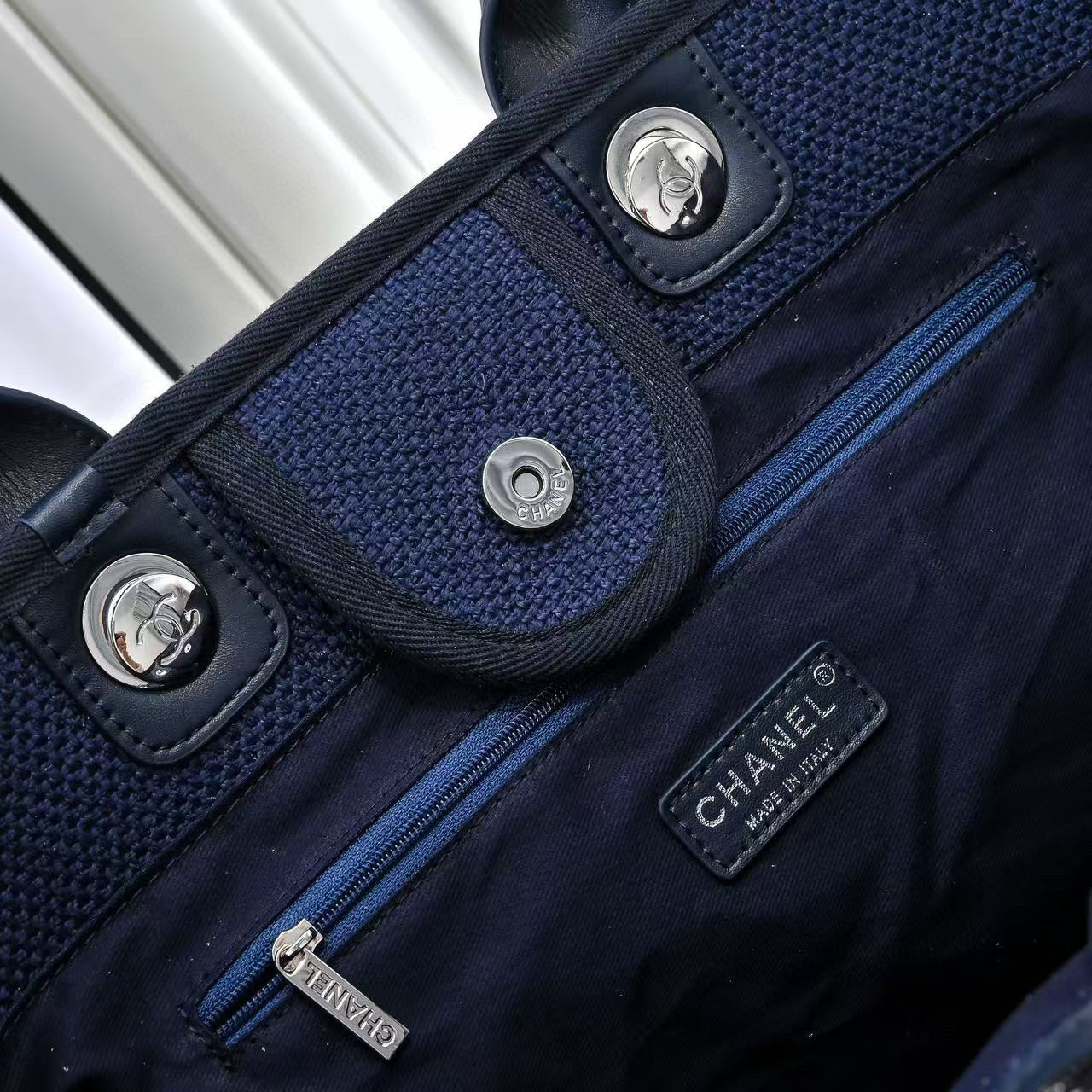 Luxury Canvas Tote (AS3257) – Limited Edition