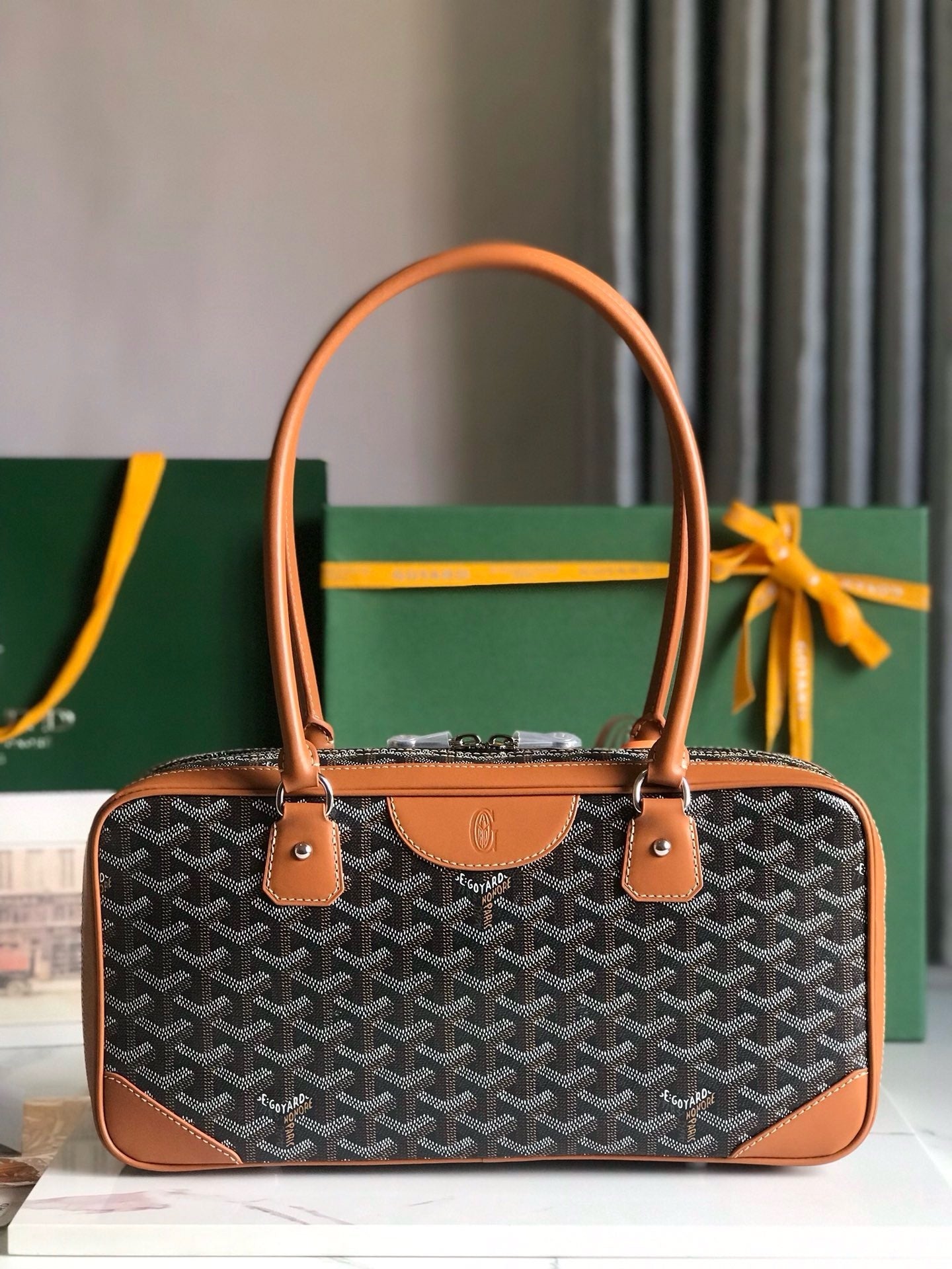 The Vintage Baguette Shoulder Bag (Premium Quality )