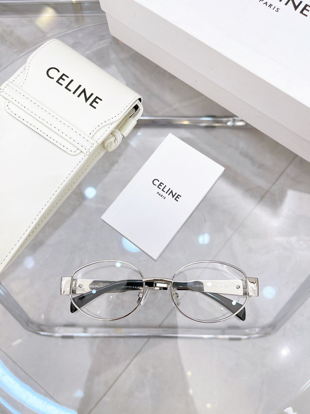 Stylish Sunglasses – Model CL40235U 🕶️