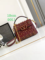 V-SLING Handcrafted Pompom Bag | 9911 MTX